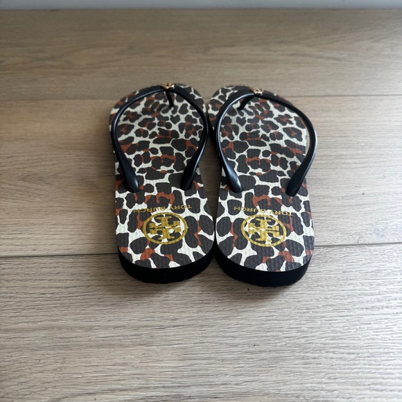 Tory Burch Leopard Flip Flops Size 9 - Picture 2 of 3